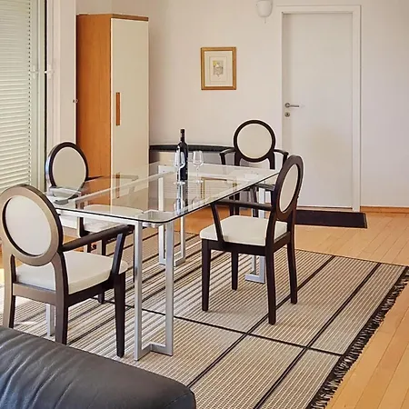 1 Bedroom Awesome In Apartman Split